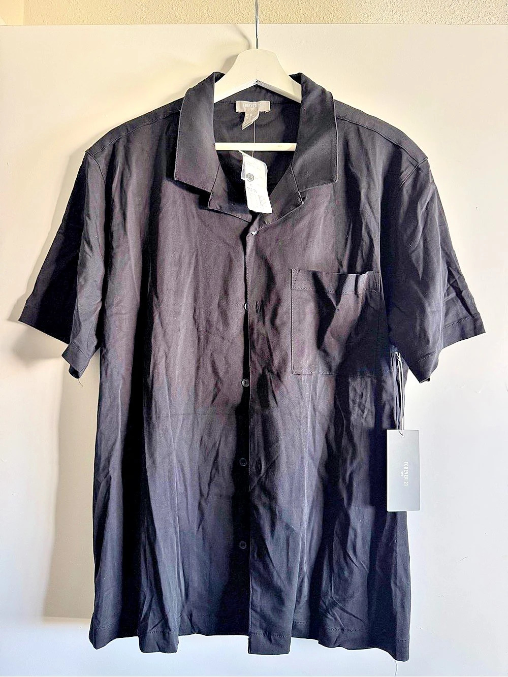 Forever 21 Black Short Sleeve Shirt Size XL NWT